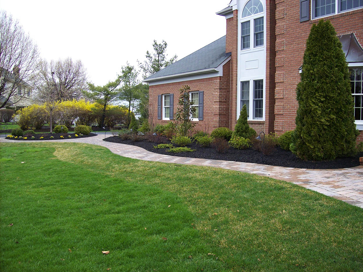 santini landscaping image